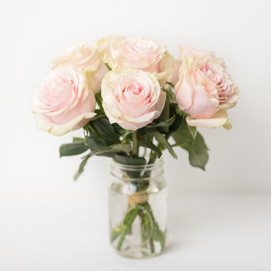 сортовые розы в местной флористической студии в Владивостоке