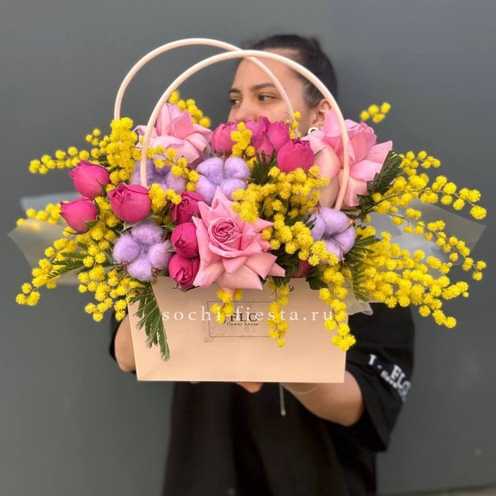 Сумочка мимозы и роз "Примавера" в Владивостоке