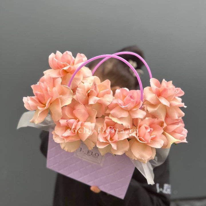 Сумочка с розами "Кети" в Владивостоке