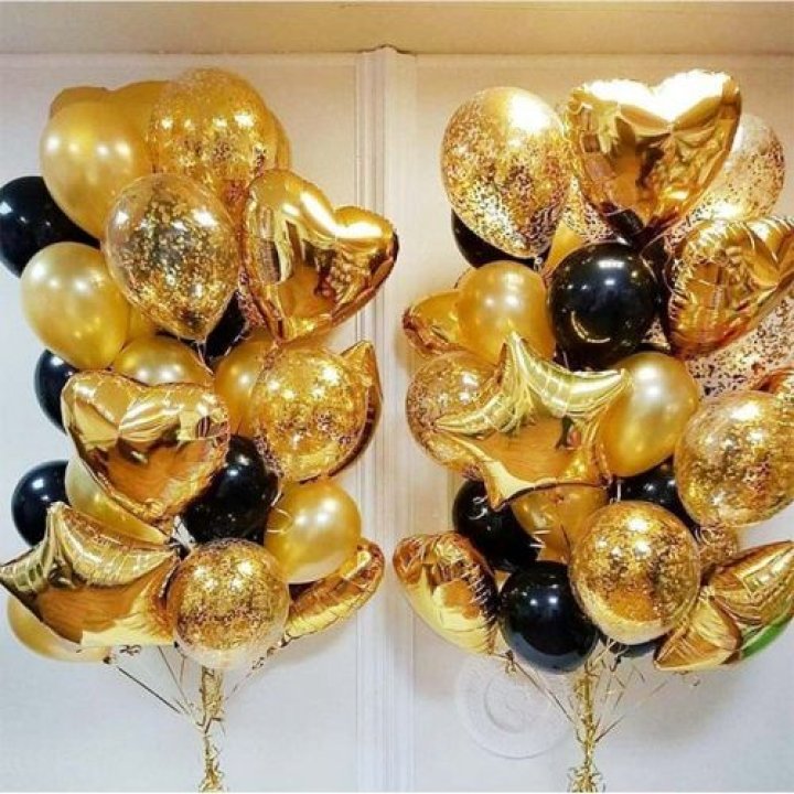 Фонтан шаров "Чёрное золото" в Владивостоке