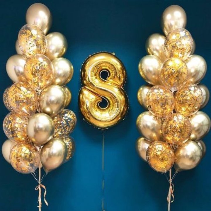 Цифра с фонтанами шаров  в Владивостоке