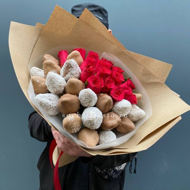 Розы и клубника в шоколаде Мерси в Владивостоке
