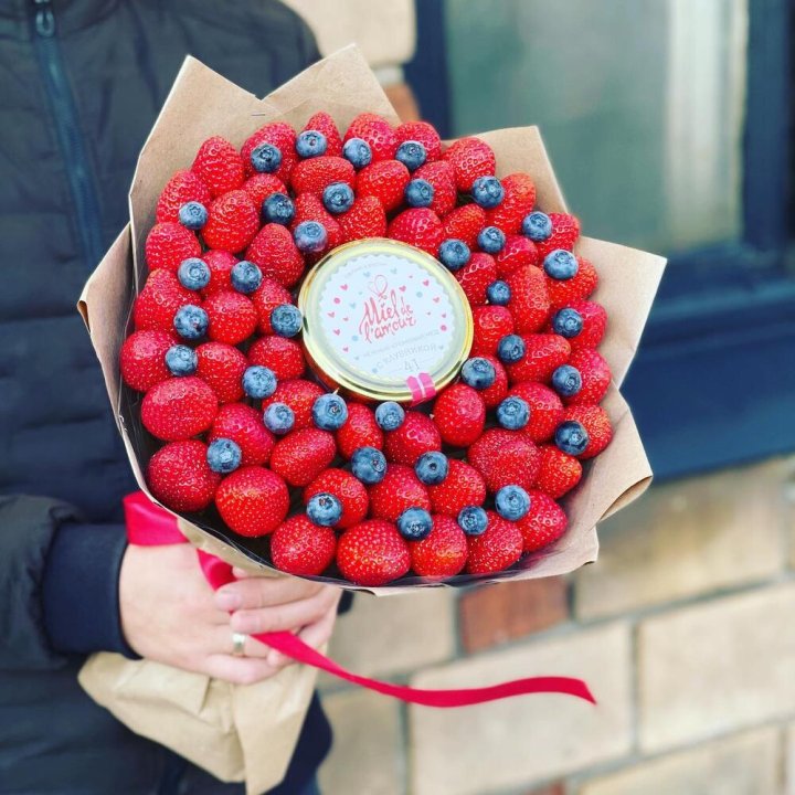 "Клубника и мёд" в Владивостоке