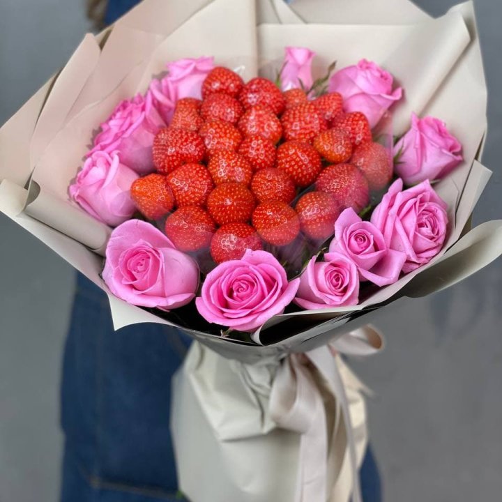 Клубника и розы в Владивостоке
