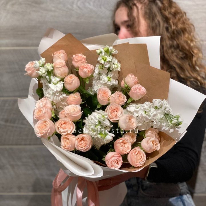 Букет бомбасти и маттиола в Владивостоке