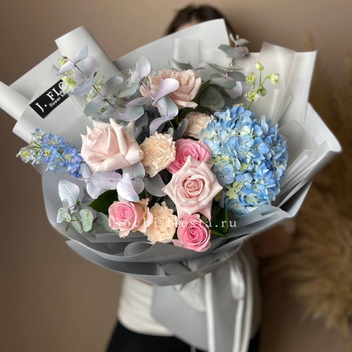 Букет с гортензией № 4 в Владивостоке