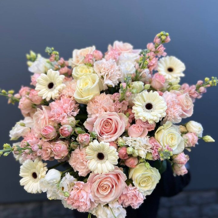 Авторский букет "Нежный" в Владивостоке