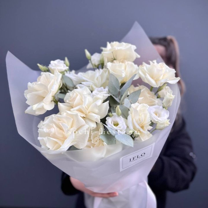 Букет французских роз и эустомы  в Владивостоке