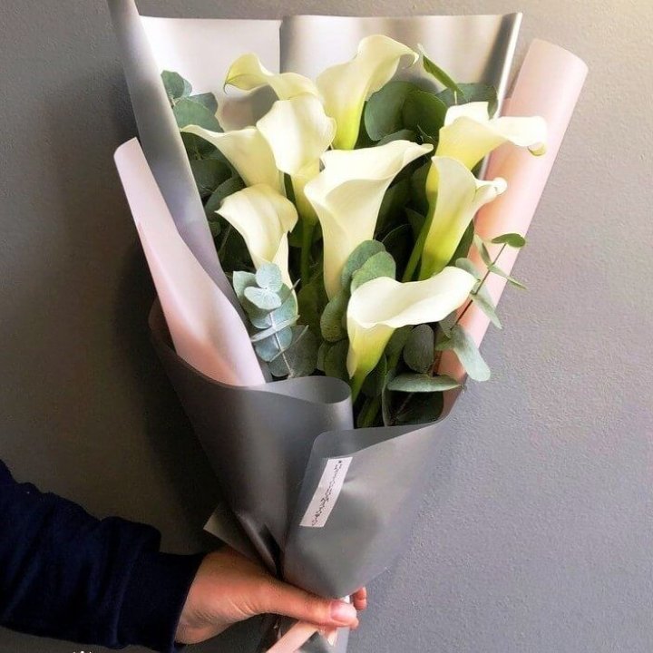 Каллы с эвкалиптом в Владивостоке