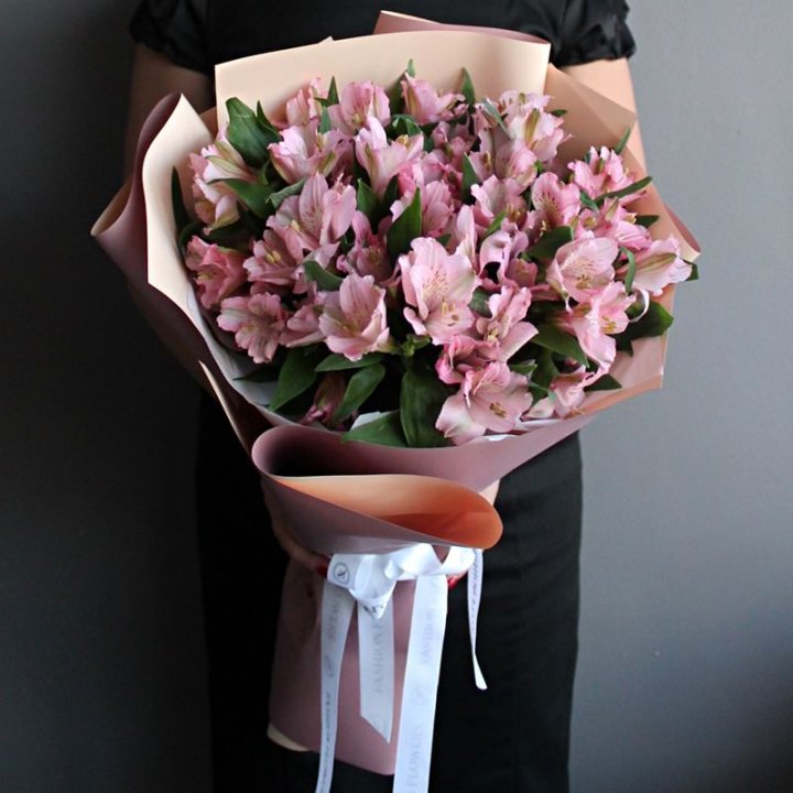 Букет розовых альстромерий в Владивостоке