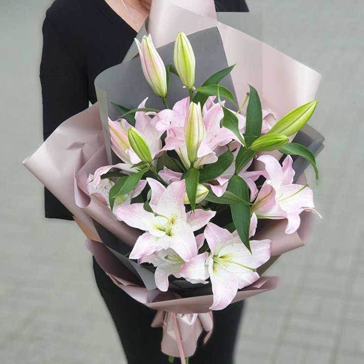 Букет розовых лилий в Владивостоке