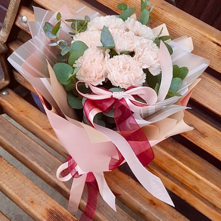 Диантусы с эвкалиптом в Владивостоке