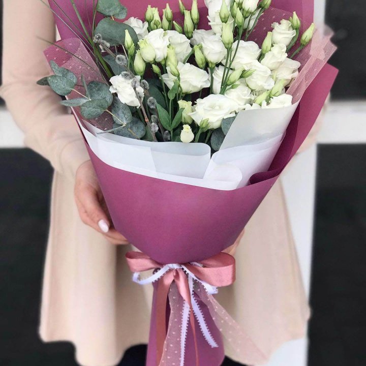 Эустомы с эвкалиптом в Владивостоке