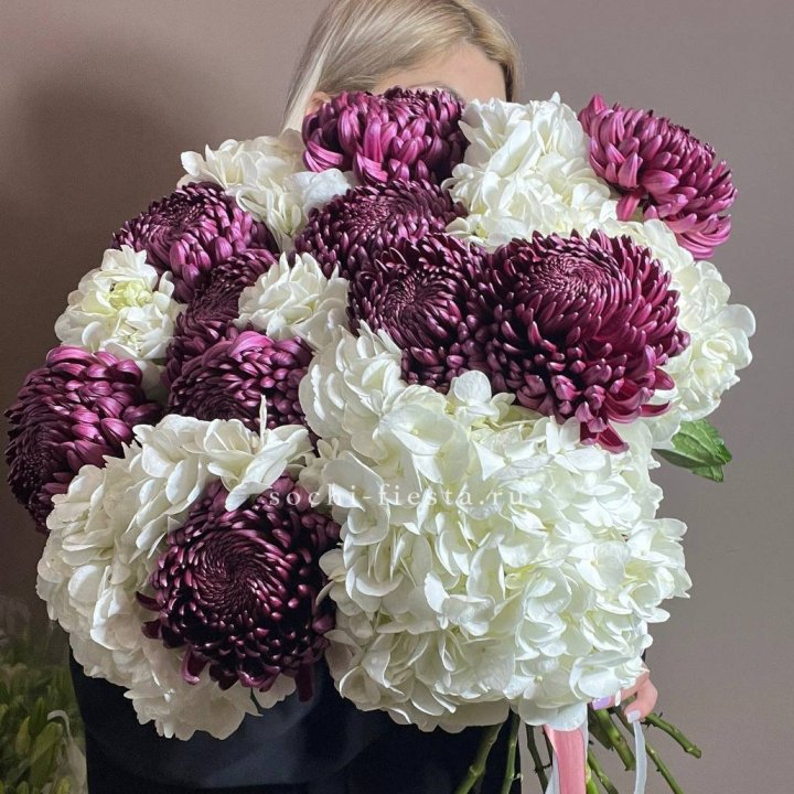 Охапка Бигуди и гортензий в Владивостоке