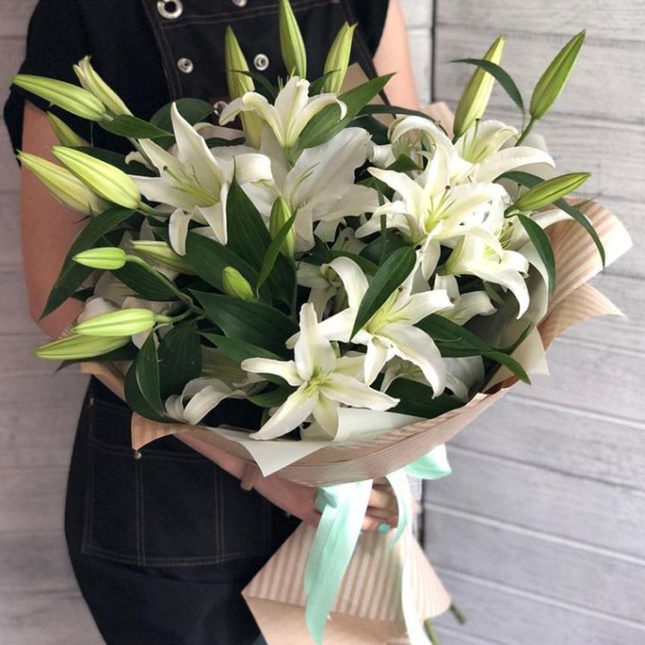 Букет белых лилий в Владивостоке