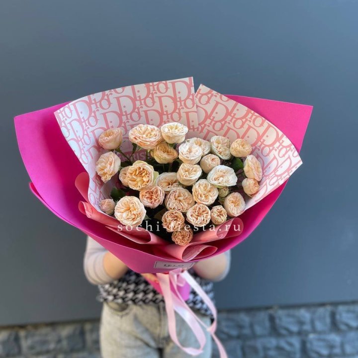 9 пионовидных роз в Владивостоке