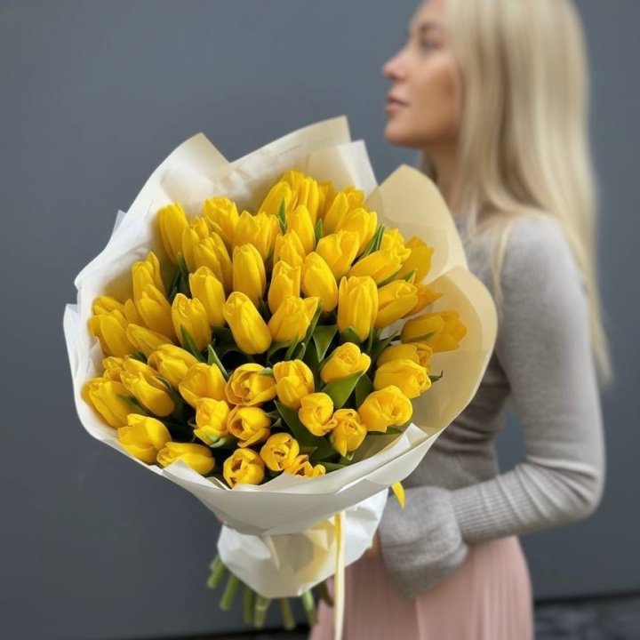 51 желтый тюльпан в Владивостоке