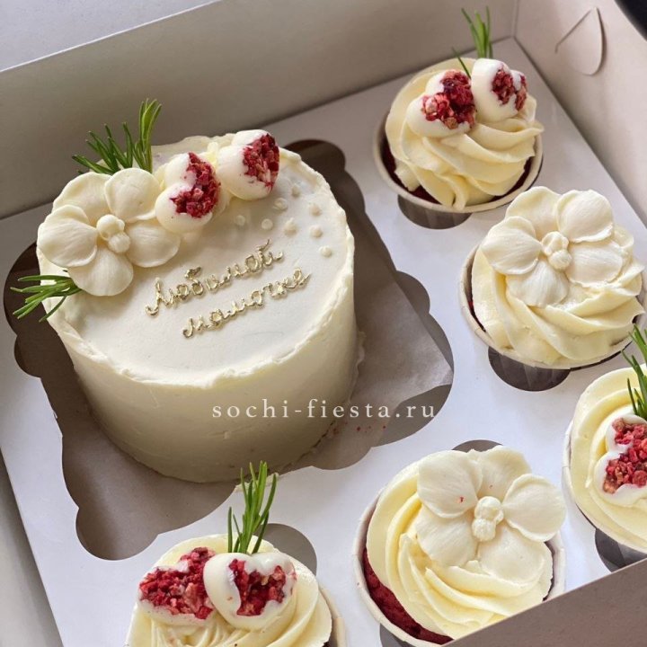 Капкейки и бенто-торт "Мамочке" в Владивостоке