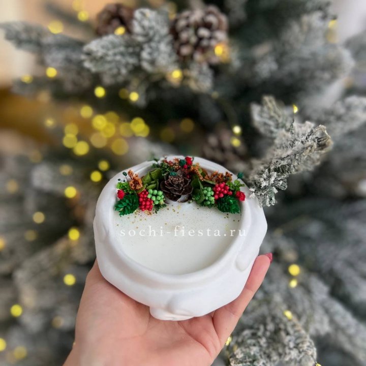 Свеча ароматическая в гипсе Руки с шишкой в Владивостоке