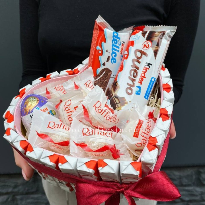 Подарочный набор сердце с Киндерами и Рафаэлло в Владивостоке