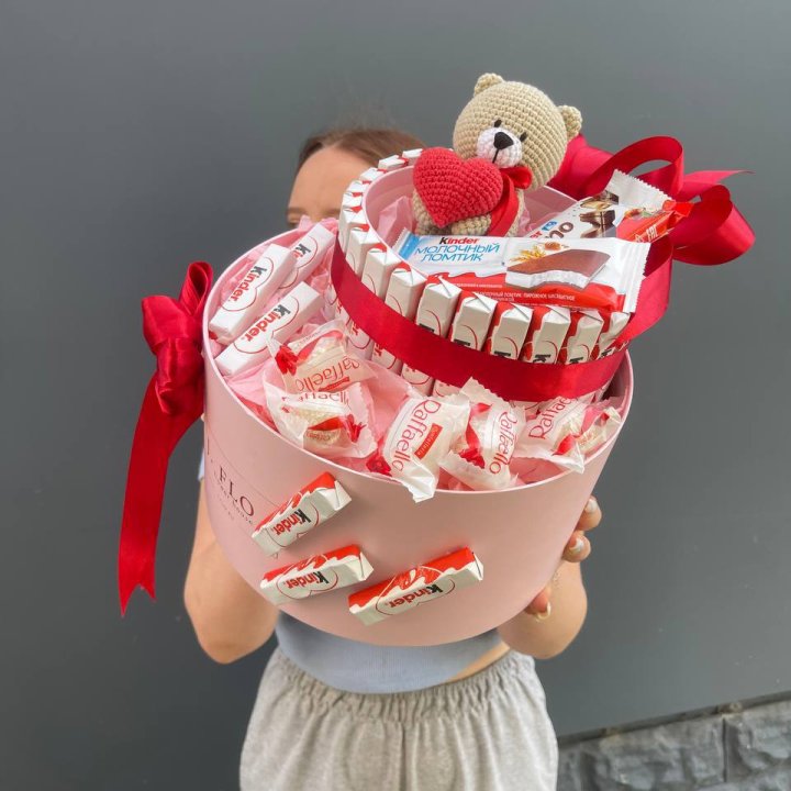 Бокс киндерами и раффаэлло 2 в Владивостоке