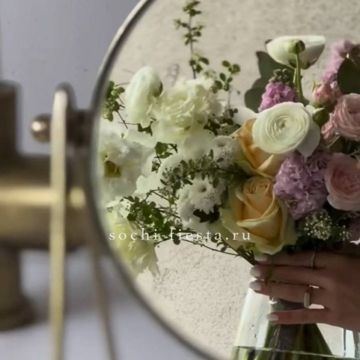 Цветочная подписка "Пакет средний" в Владивостоке