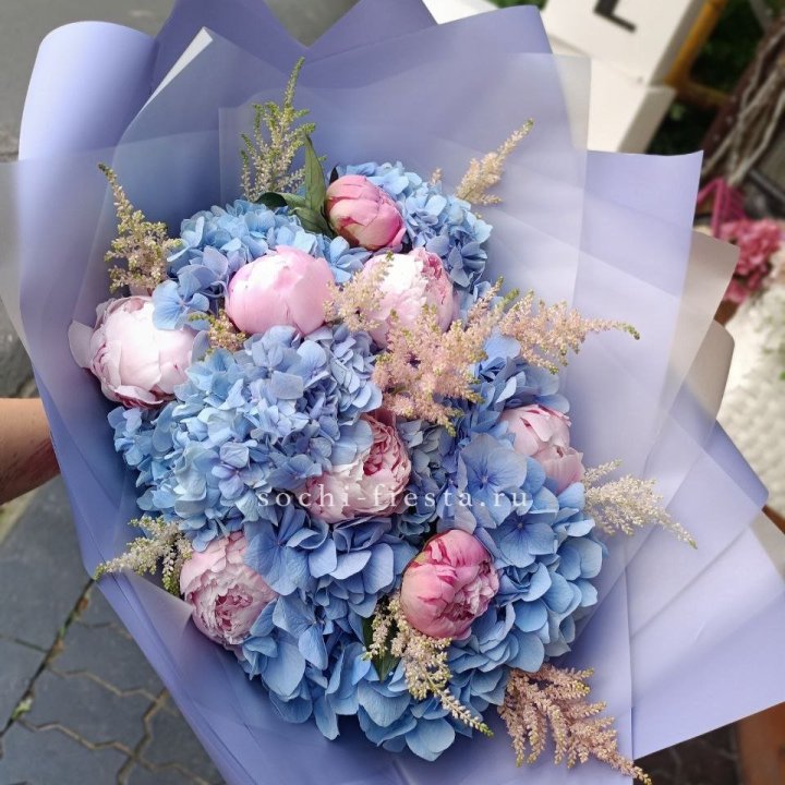 Дизайнерский букет с гортензией №3 в Владивостоке