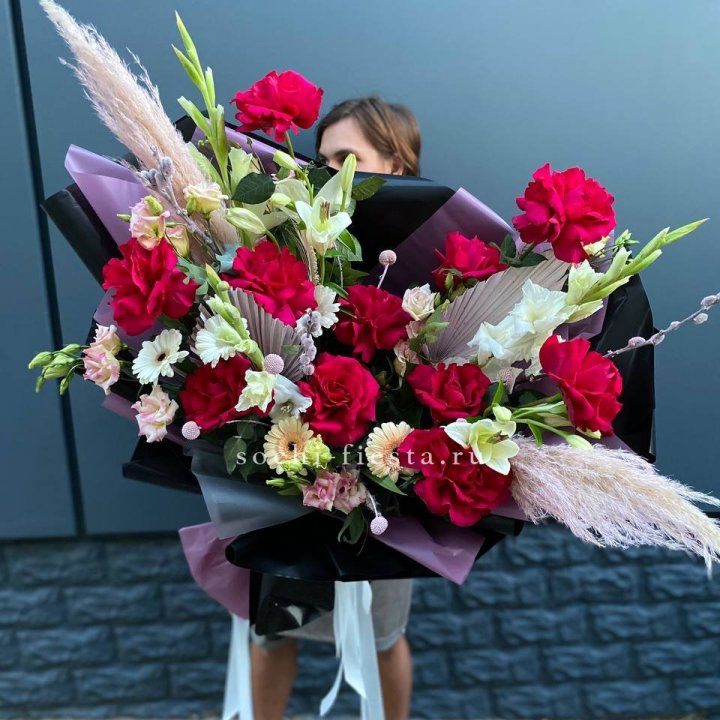 Дизайнерский букет Ред в Владивостоке