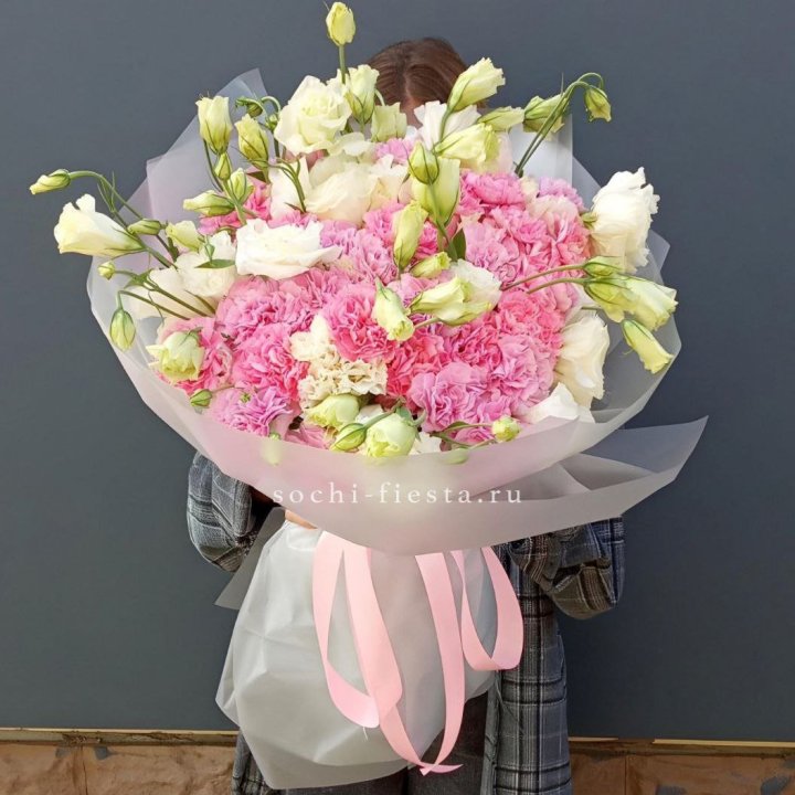 Букет из эустом и диантусов  в Владивостоке