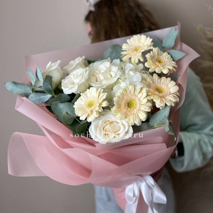 Букет роз, гортензии, гербер  в Владивостоке