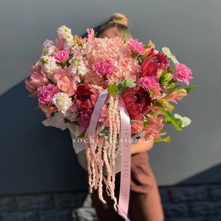 Коробка с цветами "Камикадзе" в Владивостоке