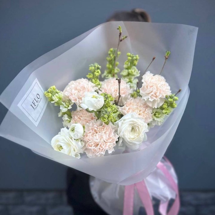 Букет маттиолы и ранункулюсов  в Владивостоке