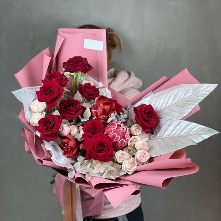 Дизайнерский букет "Ред Вильвет" в Владивостоке