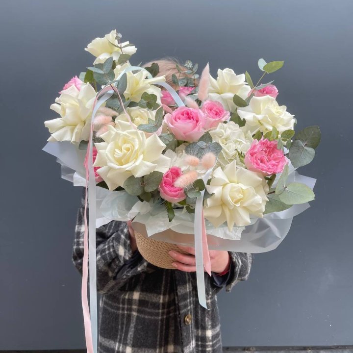 Кашпо с розами в Владивостоке