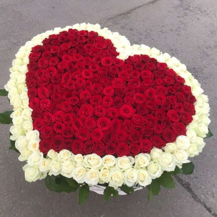 333 розы в корзине в Владивостоке