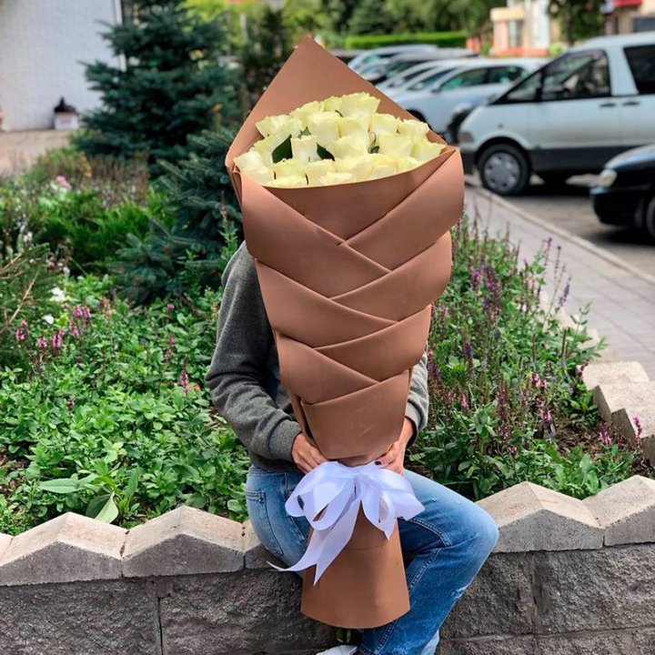 Голландские розы белые "Рыбка" в Владивостоке