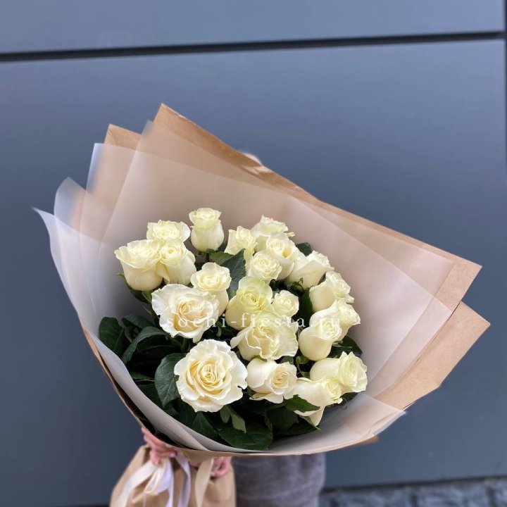  Букет  высоких белых роз   в Владивостоке