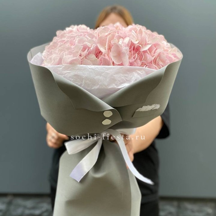  Букет  пиджачок из 5 гортензий в Владивостоке