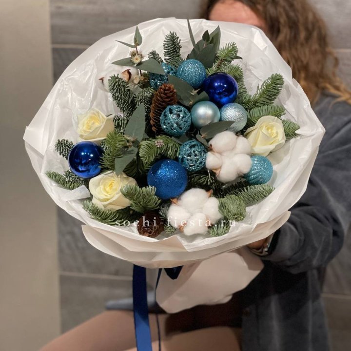 Новогодний букет "Синий иней" в Владивостоке