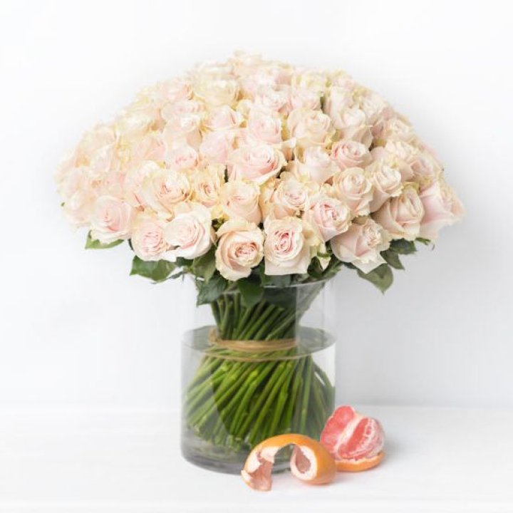 101 кремовая роза в Владивостоке