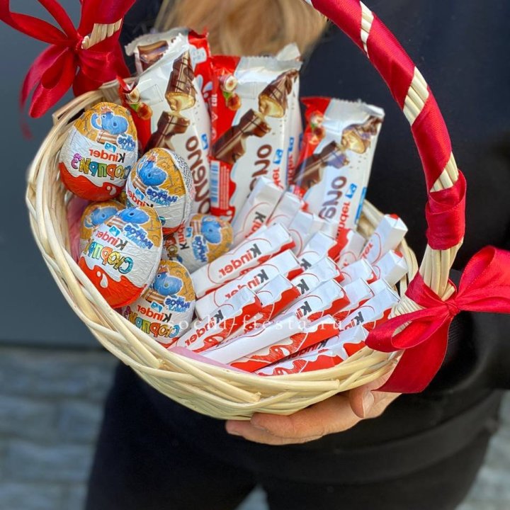 Корзина с киндерами  в Владивостоке