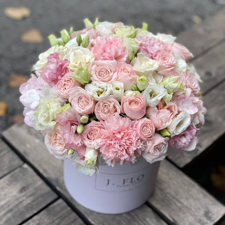 Цветочный бокс "Люксур" в Владивостоке