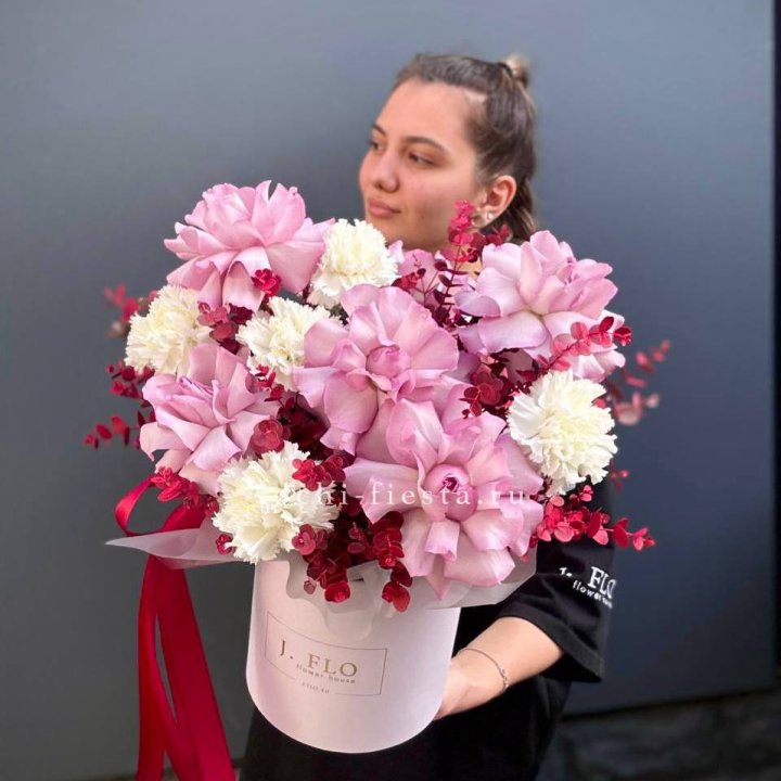 Бокс с французскими розами "Вела вита" в Владивостоке