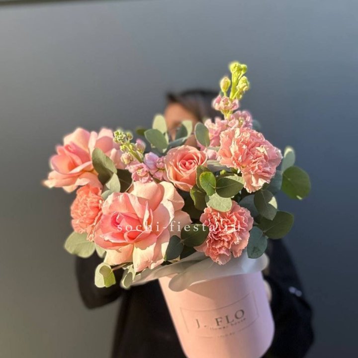 Цветы в боксе "Сизара" в Владивостоке