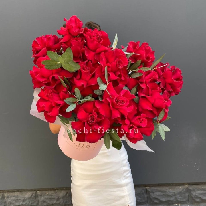 Бокс из 17 французских роз в Владивостоке