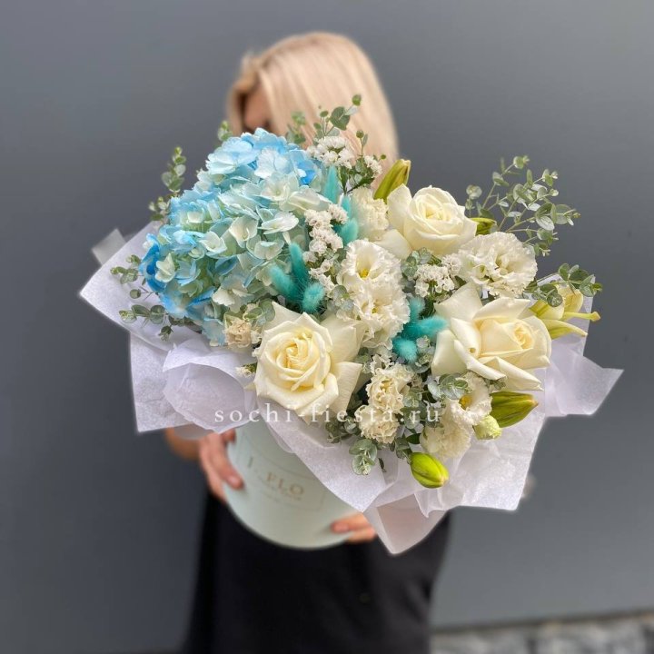 Цилиндр в голубых оттенках №1 в Владивостоке