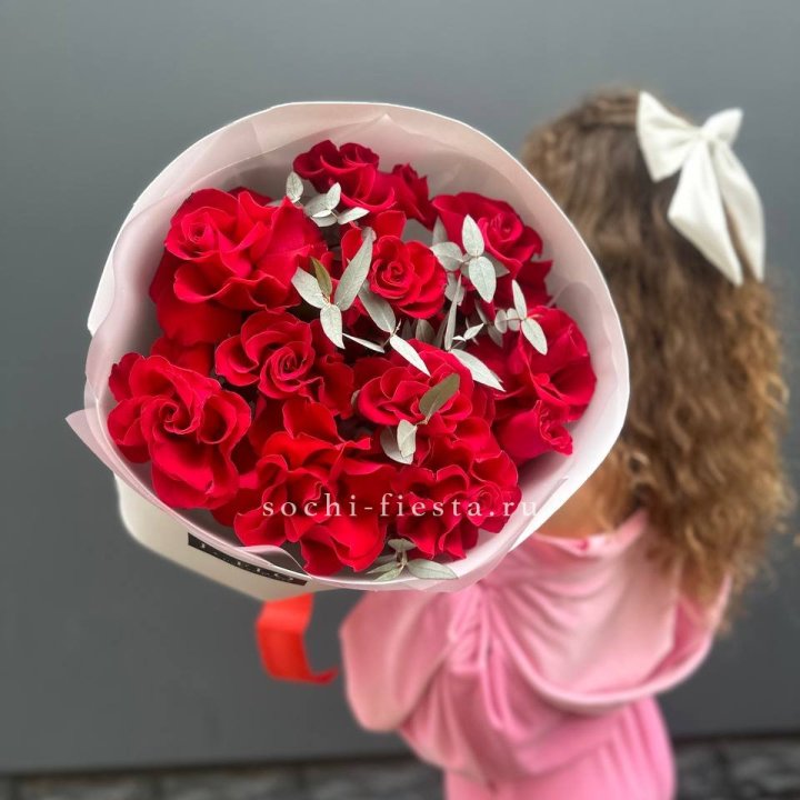 11 Красных французских роз в Владивостоке