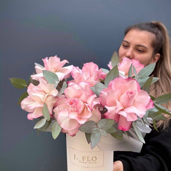 7 Французских роз в боксе в Владивостоке