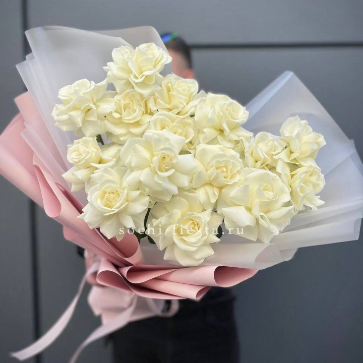 Букет из 15 французских роз Вайт дрим в Владивостоке