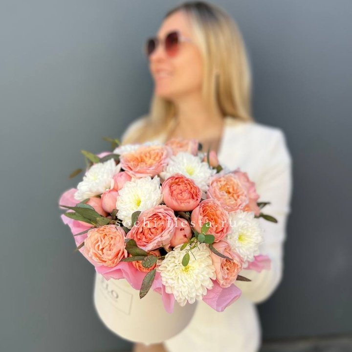 Нежная коробка с цветами в Владивостоке